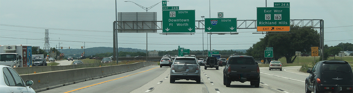 Southbound I-820 approaching the SH 121 split at SH 10