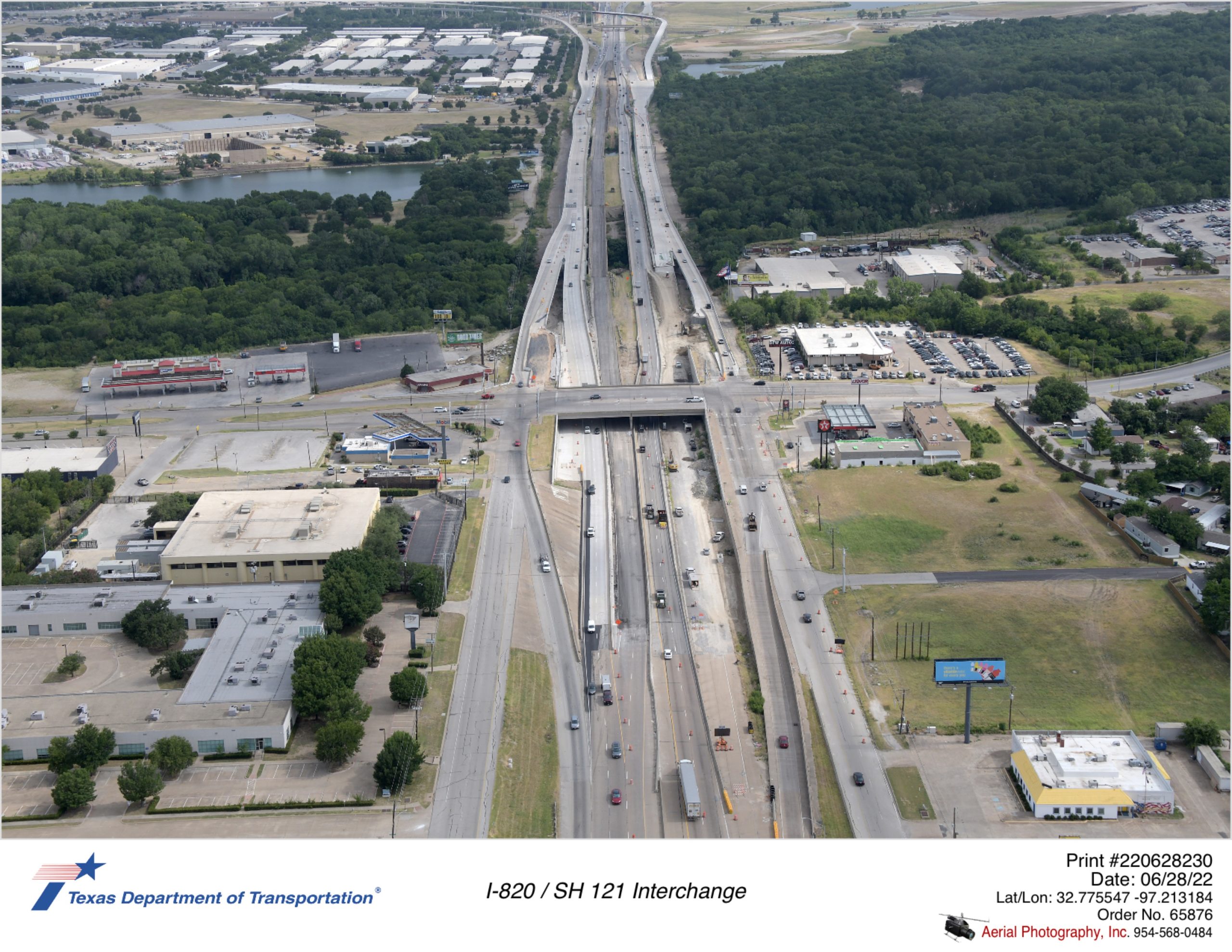 I-820 looking north at Randol Mill Rd interchange. Construction of new northbound and southbound mainlanes are shown.